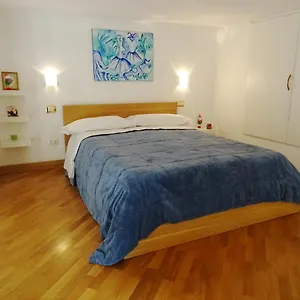 mezzocannone-holiday-house.hotels-amalfi.com/